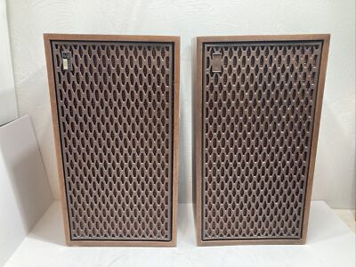 Fisher 102 Floor Speakers-image