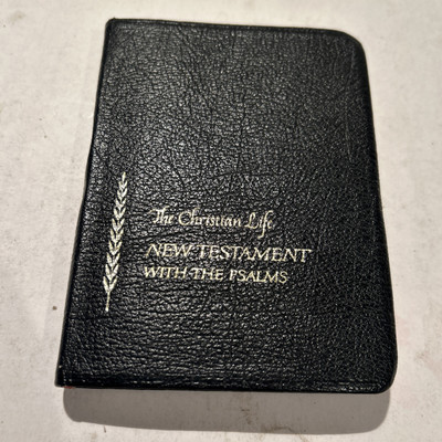 The Christian Life 'Pocket Size' New Testament w/Psalms KJV - Genuine Leather-image