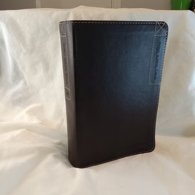 Every Man’s Bible Leather Like Deluxe Explorer Edition New Living Translation-image